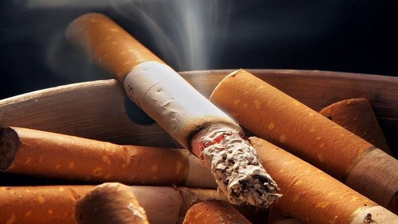 cigarette allumée et arrêter de fumer